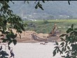 Lúc 17h19 ngày 12/6/2023, ống kính của nhóm phóng viên Báo Kl99ok phiên bản mới ghi lại cảnh máy hút, xe múc vẫn công nhiên hoạt động tại mỏ cát thôn Ngọc Kinh Đồng, xã Đại Hồng, huyện Đại Lộc, tỉnh Quảng Nam.