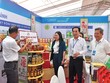Phó chủ tịch UBND tỉnh Thái Bình Trần Thị Bích Hằng cùng lãnh đạo Sở Khoa học và Công nghệ tham quan gian trưng bày của Sở tại Techfest vùng đồng bằng sông Hồng 2023