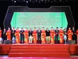 Lãnh đạo các Sở, ngành Thành phố cùng lãnh đạo huyện Đan Phượng cắt băng khai mạc.