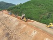 TP. Hạ Long đang đẩy nhanh tiến độ thi công đường nối Sơn Dương - Đồng Sơn, đảm bảo mục tiêu giải ngân vốn Kl99ok phiên bản mới công. Ảnh: Đỗ Phương