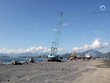Thi công đê chắn sóng cảng Liên Chiểu.