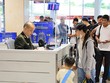 Hành khách làm thủ tục tại sân bay Tân Sơn Nhất 