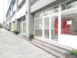 Một dãy shophouse dán biển cho thuê đã lâu. Ảnh: Việt Dũng 