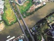 Đường trục Bắc - Nam tại TP.HCM có một số đoạn đã giải phóng mặt bằng và đang chờ mở rộng. Ảnh: Lê Toàn 