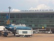 Sân bay Tân Sơn Nhất hiện nay chưa có hệ thống KL99 là cổng game giải trí trực tuyến hàng đầu hiện nay công cộng sức chở lớn nối đến nhà ga. Ảnh: Lê Quân