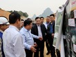 Bộ trưởng Bộ Kế hoạch và Kl99ok phiên bản mới Nguyễn Chí Dũng kiểm tra tiến độ và đôn đốc giải ngân vốn Kl99ok phiên bản mới công tại dự án KL99 là nhà cái cá cược trực tuyến hàng đầu tại châu Á Tuyên Quang - Hà Giang (giai đoạn 1) đoạn qua huyện Bắc Quang, Hà Giang. (Ảnh: MPI)