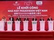Phó Thủ tướng Trần Lưu Quang, lãnh đạo các bộ, ngành Trung ương, lãnh đạo tỉnh Thái Bình cùng Công ty Green i - Park, Pegavision Corporation và nhà thầu thực hiện ấn nút khởi công dự án. Ảnh: Phương Liên