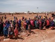Người dân chờ được phát lương thực cứu trợ tại trại tị nạn ở Baidoa, Somalia. Ảnh tư liệu: AFP/TTXVN