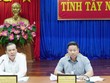 Lãnh đạo UBND tỉnh dự phiên họp giao ban đánh giá tình hình thực hiện kế hoạch Kl99ok phiên bản mới công. (Ảnh: Nhi Trần)