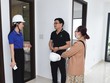 Người trẻ chọn thuê căn hộ để ở và làm việc tại những đô thị lớn. Ảnh: Việt Dũng 