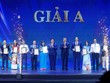 Chủ tịch nước Tô Lâm và Trưởng Ban Tuyên giáo Trung ương Nguyễn Trọng Nghĩa trao Giải A Giải Báo chí Quốc gia lần thứ XVIII cho các tác giả. Nhà báo Lê Thị Thanh Hà, Chi hội Báo Kl99ok phiên bản mới - tác giả của loạt bài 5 kỳ, đứng thứ 5 từ trái sang. (Ảnh: Đức Thanh)
