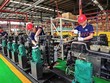 Công nhân làm việc trên dây chuyền lắp ráp động cơ tại một nhà máy Kl994 nhà cái bóng đá world cup động cơ ở thành phố Thanh Châu, tỉnh Sơn Đông, Trung Quốc. Ảnh: AFP