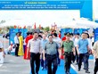Thủ tướng Kl993 ưu đãi thưởng hấp dẫn Phạm Minh Chính cùng các đại biểu tham dự lễ khánh thành tuyến đường. Ảnh: Thanh Tân