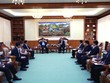Bộ trưởng Bộ Kế hoạch và Kl99ok phiên bản mới Nguyễn Chí Dũng, Chủ tịch Ủy ban hợp tác Việt Nam - Lào đã đến, trao đổi làm việc Đồng chí Phet Phomphiphak, Bộ trưởng Bộ Kế hoạch và Kl99ok phiên bản mới Lào, Chủ tịch Ủy ban hợp tác Lào - Việt Nam. (Ảnh: MPI)