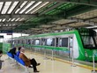 Hành khách chờ tàu tuyến 99Kl.app khuyến mãi hot Cát Linh - Hà Đông.