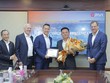 Ông Nguyễn Xuân Hòa, Tổng giám đốc PVI nhận vinh danh cho thành tích của toàn hệ thống PVI năm 2023 từ lãnh đạo Kl994 game bài casino hấp dẫn Talanx và HDI Global SE