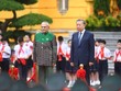 Chủ tịch nước Tô Lâm và Tổng thống Timor-Leste Jose Ramos-Horta trên bục danh dự, nghe quân nhạc cử Quốc thiều hai nước. (Ảnh: Đức Thanh)