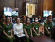 Bị cáo Trương Mỹ Lan (áo trắng) và các bị cáo khác tại tòa trong phiên xét xử ở giai đoạn 1.