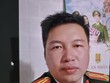 Bị can Trần Quốc Do mặc trang phục, giả danh cán bộ công an để lừa đảo, chiếm đoạt 99Kl.app cổng game giải trí. Ảnh CACC