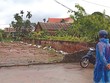 Một nhà Kl99ok phiên bản mới đội mưa để đi xem đất tại huyện Chương Mỹ. (Ảnh: Vũ Thanh)