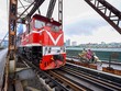 Tàu khách Hà Nội - Hải Phòng qua cầu Long Biên. (Nguồn: VNR)