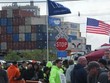 Công nhân bốc xếp đình công tại cảng Newark, bang New Jersey vào ngày 1/10/2024. Ảnh: AFP