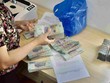 Việc thanh toán qua chuyển khoản sẽ giúp các cơ quan chức năng dễ thu thập nguồn dữ liệu về giá bán. Ảnh: Thanh Vũ