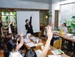 Việc tìm người kế thừa Kl991.com World Cup 2026 Chính Thức gia đình luôn là thách thức. Trong ảnh: Bà Vưu Lệ Quyên, người kế thừa thành công tại Biti’s trong một buổi đào tạo nhân viên 