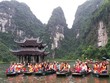 Đoàn đại biểu UNESCO đã dành thời gian tham quan Di sản Văn hoá và Thiên nhiên thế giới Tràng An. Ảnh: Minh Đường