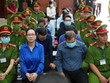 Bà Trương Mỹ Lan (cựu Chủ tich HĐQT Kl994 game bài casino hấp dẫn Vạn Thịnh Phát) và các bị cáo khác tại tòa.