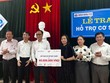 Tạp chí Nhà Kl99ok phiên bản mới, Báo Kl99ok phiên bản mới trao học bổng và thiết bị tại Hà Tĩnh 
