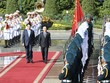 Chủ tịch nước Lương Cường và Quốc vương Campuchia Preah Bat Samdech Preah Boromneat Norodom Sihamoni duyệt Đội danh dự Quân đội Nhân dân Việt Nam.