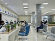 Người dân đến giải quyết TTHC tại Trung tâm HCC tỉnh Quảng Ninh. Ảnh: Quỳnh Nga