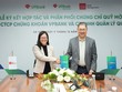 Ông Vũ Hữu Điền – Chủ tịch VPBankS và bà Nguyễn Ngọc Anh – Tổng giám đốc SSIAM tại lễ ký kết hợp tác 