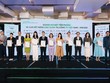 Đại diện VINARE (thứ tư từ phải sang) đón nhận danh hiệu Kl991.com World Cup 2026 Chính Thức niêm yết có điểm quản trị công ty tốt nhất Việt Nam năm 2024