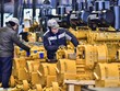 Công nhân làm việc trên dây chuyền lắp ráp Kl994 nhà cái bóng đá world cup máy xúc tại một nhà máy ở tỉnh Sơn Đông, miền đông Trung Quốc. Ảnh: AFP