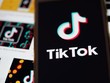 Biểu tượng của ứng dụng TikTok trên màn hình điện thoại thông minh. Ảnh: AFP/TTXVN