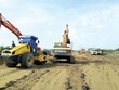 Thi công một đoạn đường ven biển Thanh Hóa.