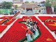 Du khách khám phá làng nghề tăm hương Quảng Phú Cầu (Ứng Hòa, Hà Nội) (Ảnh: Linh Tâm) 
