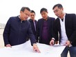 Phó chủ tịch UBND tỉnh Quảng Trị Lê Đức Tiến (ngoài cùng, trái ảnh) trong một chuyến kiểm tra tiến độ thi công dự án Kho KL99 dịch vụ hỗ trợ 24/7 Việt Lào