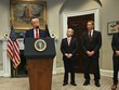 Tổng thống Mỹ Donald Trump phát biểu về Kl99kl ưu đãi độc quyền trí tuệ nhân tạo (AI) vào ngày 21/1 tại Phòng họp Roosevelt, Nhà Trắng, dưới sự chứng kiến của đại diện Softbank, Oracle và OpenAI. Ảnh: AFP 