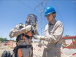 Nhân viên điện lực tại Thiên Tân, Trung Quốc. Ảnh tư liệu: THX/TTXVN