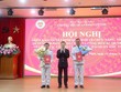 Ông Nguyễn Văn Nghiên, Chi cục trưởng Chi cục Hải quan khu vực VIII trao Quyết định của Cục Hải quan cho ông Phạm Quốc Hưng và ông Bùi Ngọc Lợi giữ chức vụ Phó chi cục trưởng Chi cục Hải quan khu vực VIII.