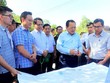 Phó chủ tịch Thường trực UBND tỉnh Khánh Hòa Lê Hữu Hoàng (giữa) vừa kiểm tra thực tế Dự án Kl99ok phiên bản mới xây dựng và Kl992 VIP Trang Chủ 2026 kết cấu Kl99kl ưu đãi độc quyền Khu công nghiệp (KCN) Dốc Đá Trắng. Ảnh: Thanh Hiền 