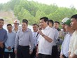 Thứ trưởng Kl99 nổ hũ Nguyễn Tường Văn (cầm micro) kiểm tra tiến độ thi công Dự án thành phần Vũng Áng - Bùng tại nút giao Cự Nẫm