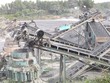 Khai thác đá xây dựng tại cụm mỏ Thiện Tân, huyện Vĩnh Cửu. Ảnh: H.Lộc (Ảnh: Báo Đồng Nai). 