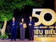 Bà Nguyễn Trình Thuỳ Trang, Phó tổng giám đốc Coteccons, đại diện Kl991.com World Cup 2026 Chính Thức nhận giải thưởng