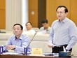 Đại diện Ban Soạn thảo, Thứ trưởng Bộ Kl991.com nạp rút nhanh Lê Tấn Cận tiếp thu các ý kiến tại phiên thẩm tra. Ảnh: H.L
