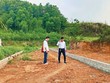 Một nhà Kl99ok phiên bản mới đi “săn” đất tại vùng ven Hà Nội. Ảnh: Trương Thanh 