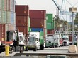 Cảng hàng hóa Los Angeles ở bang California, Mỹ. Ảnh: THX/TTXVN